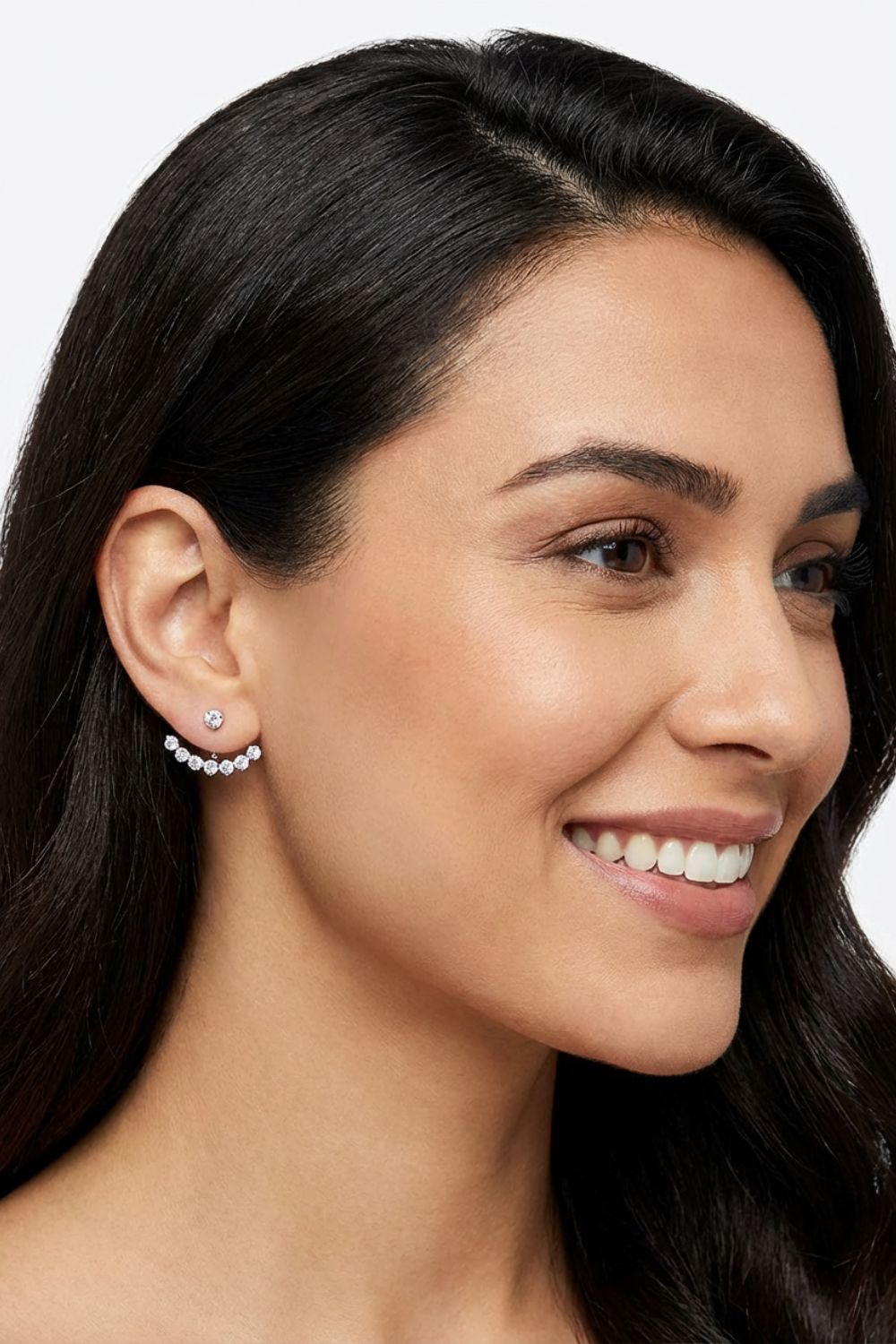 Aretes delicado con diseño moderno